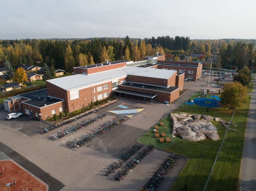 Ilmakuva Järvenpään Koivusaaren koulusta