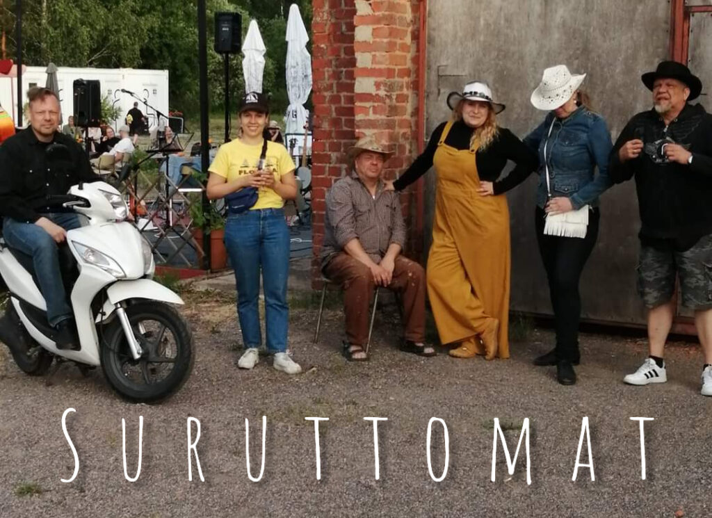 Suruttomat orkesterin jäseniä