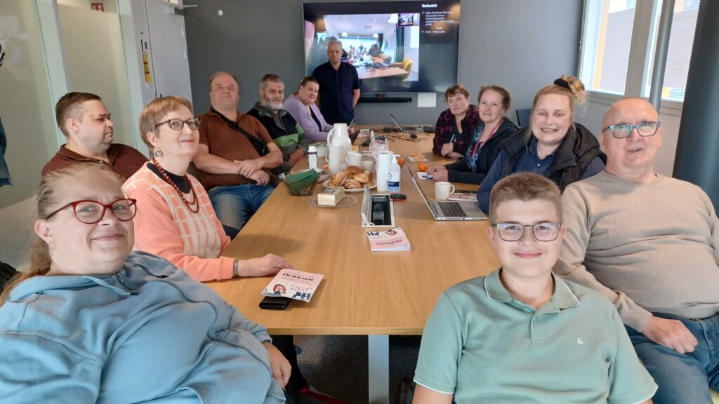 Vammaisneuvoston jäsenet yhteiskuvassa.