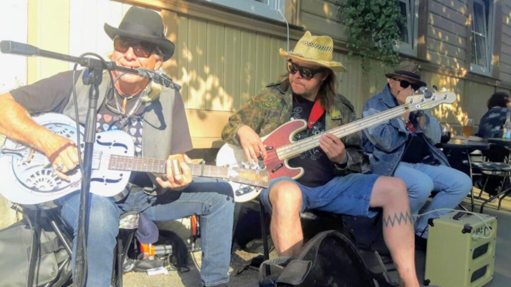 Kuvassa blues-bändi Natural Boogien soittajat Steven "Chooky" Keir, Josi Kaijalainen ja Jorma "Jontte" Meriläinen.